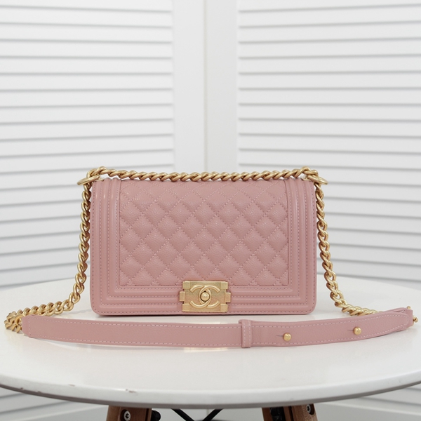 シャネルバッグ正面デザイン